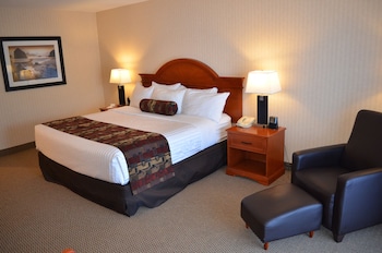 Classic Room, 1 King Bed, Lakeview - No Pets