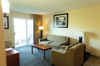 1 Bedroom 2 Queen Lakeview Family Suite - No Pets