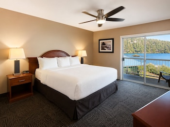 1 Bedroom King Lakeview Suite - No Pets