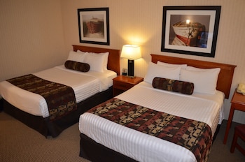 Classic Room, 2 Queen Beds, Pet Friendly, Lakeview