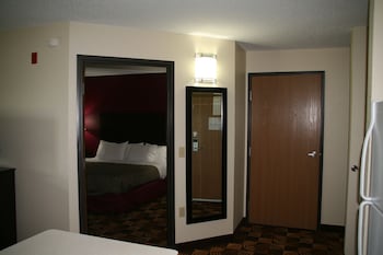 Luxury Suite, 1 King Bed, Non Smoking (One-Bedroom Suite)