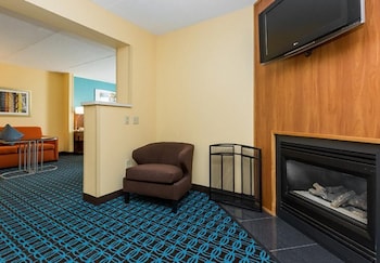 Suite, 1 King Bed with Sofa bed, Mobility Accessible (Roll-in Shower)