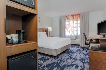 Room, 1 King Bed, Hearing Accessible (Accessible Bathtub)