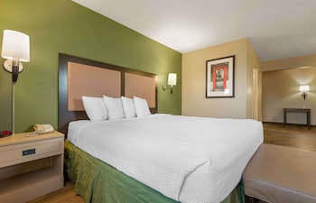 Room, 1 Queen Bed, Roll-in Shower, Non Smoking (Kitchen, Modern)