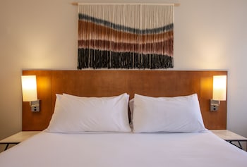 Room, 1 King Bed, Accessible, Non Smoking (Mobility, Roll-in Shower)
