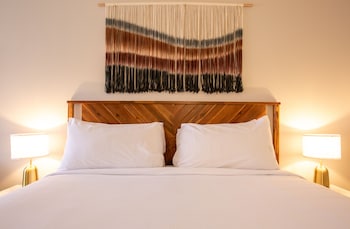 Suite, 1 King Bed, Non Smoking (Mini-Suite, Red Rocks View)