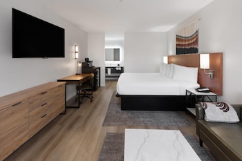 Suite, 1 King Bed, Non Smoking (Mini Suite)