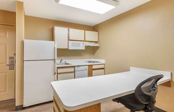 Deluxe Studio, 1 Queen Bed with Sofa bed, Non Smoking