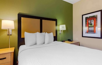 Suite, 1 Queen Bed with Sofa bed, Non Smoking