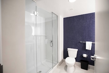 Room, 1 King Bed, Hearing Accessible