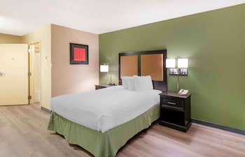 Room, 1 King Bed, Non Smoking, Kitchen (Shower)
