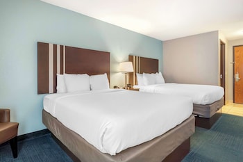 Standard Room, 2 Queen Beds, Accessible, Bathtub