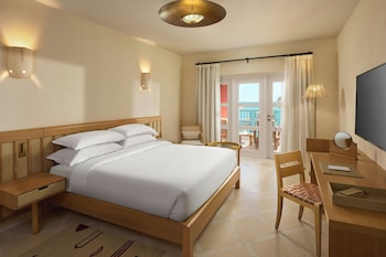 Premium Room, 1 King Bed, Partial Sea View