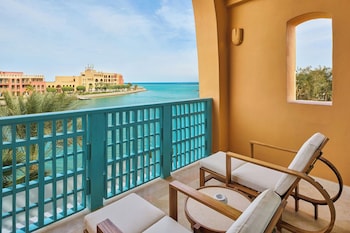 Premium Room, 1 King Bed, Partial Sea View