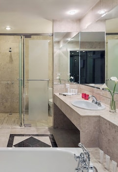 Junior Suite (Red Level)