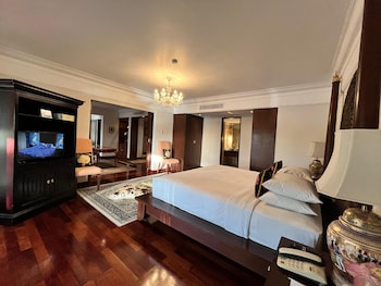Luxury Two Bedroom Residence with Pool View and Partial Ocean View
