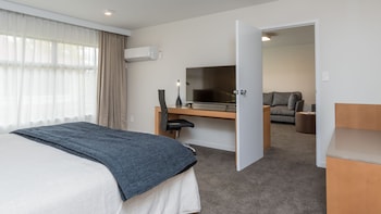 Suite, King Bed