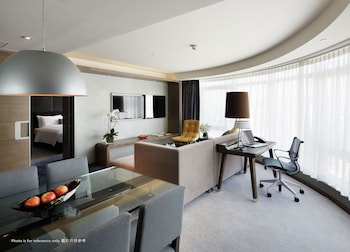 Plaza Suite
