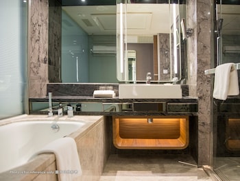 Plaza Suite