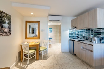 Superior Studio, 1 King Bed, Non Smoking, Ocean View