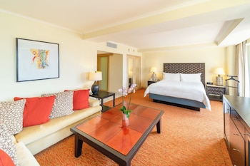 Junior Suite, 1 King Bed, Club Lounge Access