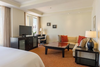 Junior Suite, 1 King Bed, Club Lounge Access