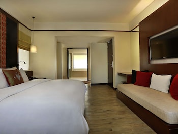 Executive Room, 1 King Bed with Sofa bed