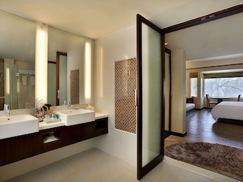 Executive Room, 1 King Bed with Sofa bed