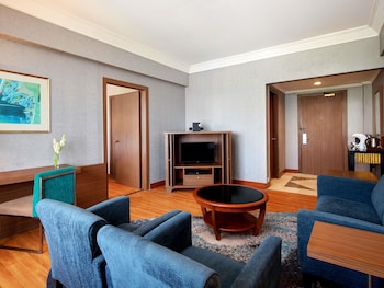 Suite, 1 King Bed with Sofa bed