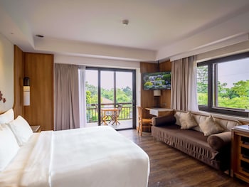 Deluxe Room, 1 King Bed, Balcony