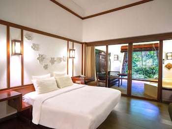 Deluxe Room, 1 King Bed, Bathtub