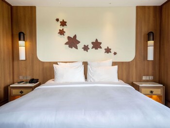Deluxe Room, 1 King Bed, Balcony