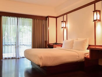 Superior Room, 1 King Bed, Balcony