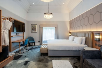 Suite, 1 Double Bed, Non Smoking (with Single Sofabed)