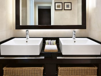 Suite, 1 King Bed