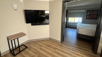 Suite, 1 King Bed, Non Smoking