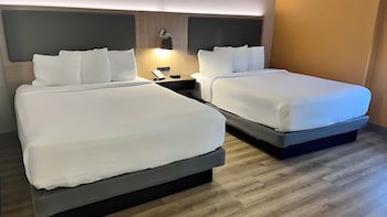 Deluxe Room, 2 Queen Beds, Non Smoking