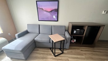 Suite, 1 King Bed, Non Smoking