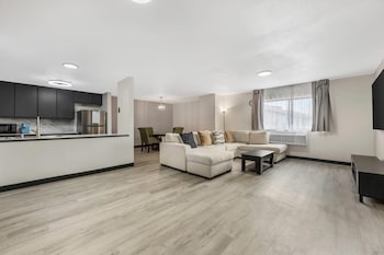 Suite, 1 King Bed with Sofa bed, Non Smoking (Efficiency, Upgrade)