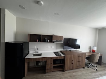 Room, 1 King Bed, Non Smoking (Efficiency, Upgrade)