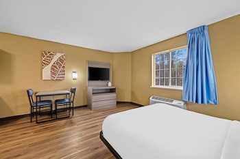 Room, 1 Queen Bed, Accessible, Non Smoking (Accessible Tub)