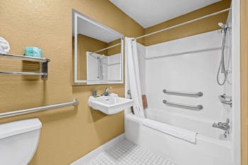Room, 1 Queen Bed, Accessible, Non Smoking (Accessible Tub)