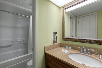 Deluxe Condo, 1 Bedroom Ocean Front (2 Queen Beds