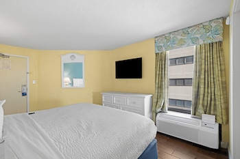 Oceanfront Base King Suite