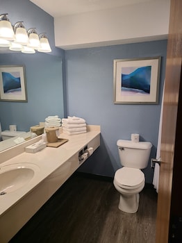 Standard Room, 1 King and 1 Queen