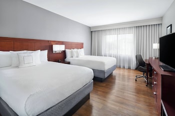 Room, 2 Queen Beds (Mobility/Hearing Access, Roll-In Shwr)