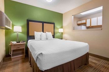 Room, 1 King Bed, Non Smoking, Kitchen (Shower)
