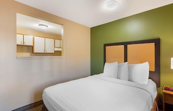 Deluxe Studio, 1 Queen Bed with Sofa bed, Non Smoking