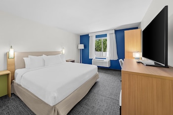 Room, 1 King Bed, Accessible, Bathtub (Mobility & Hearing)