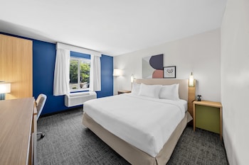 Room, 1 King Bed, Accessible (Mobility & Hearing, Roll-in Shower)